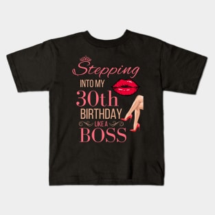 Crown Stepping Into My 30th Birthday Like A Boss - Red Lips High Heels Queen Boss Birthday Kids T-Shirt